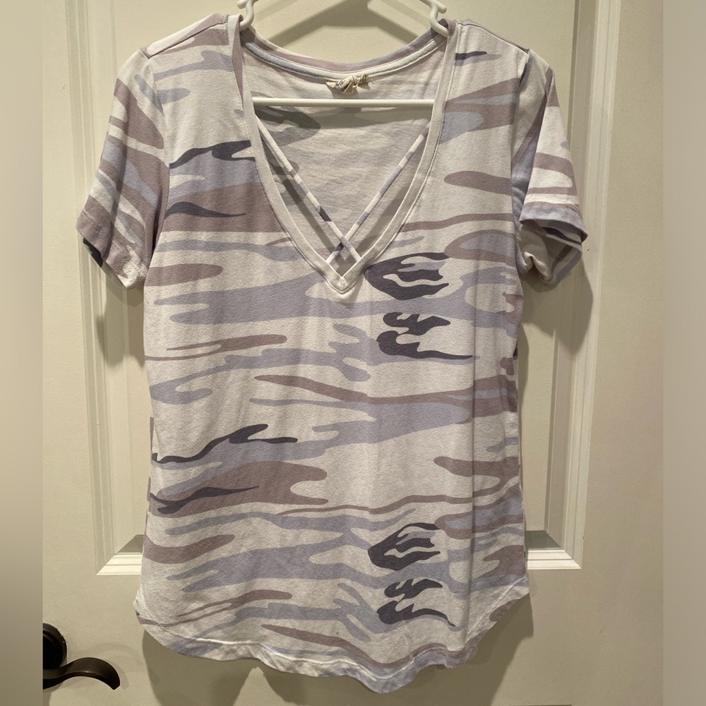 White Crow tee. Camo. Size small